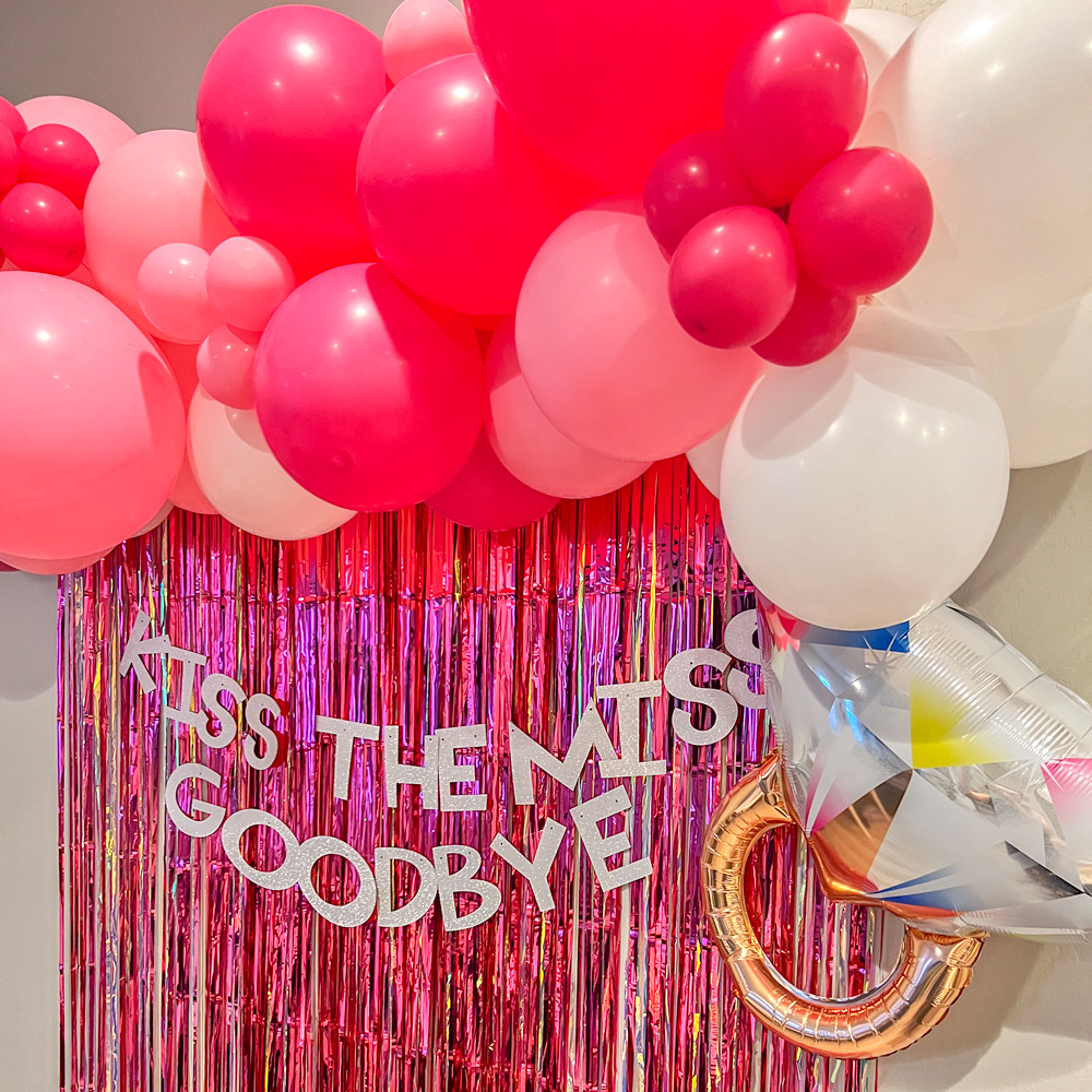 Scottsdale Bachelorette basic b party package with Hot Pink, pink and white balloon garland.